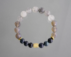 Wolf - Spirit Animal bracelet /オブシディアン、グレーカルセドニー