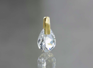 Himalayan goshenite erratic charm